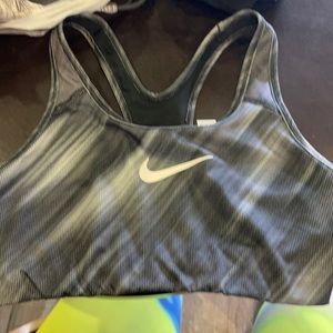 Medium Nike